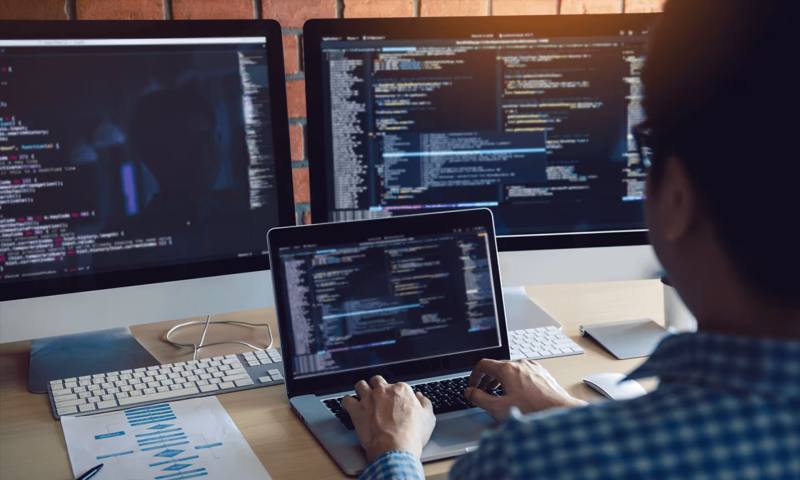 数据科学选型：R与Python如何赋能崇信县网站建设？